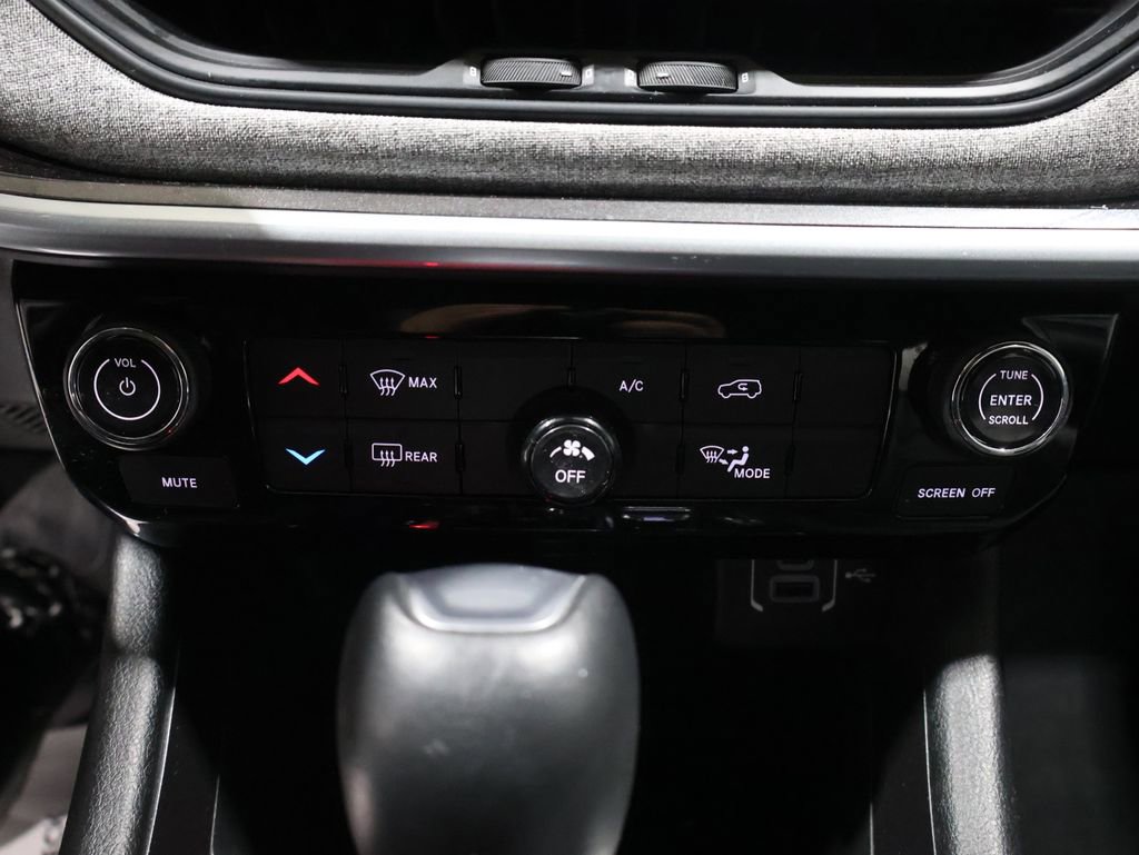 Certified 2023 Jeep Compass Latitude image 33