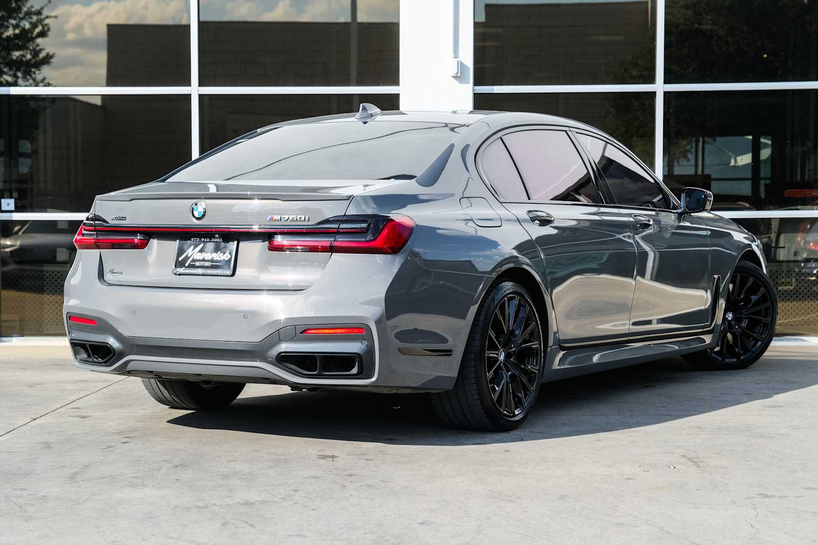 Used 2022 BMW M760i xDrive w/ Luxury Rear Seating Package AWD/4WD image 10