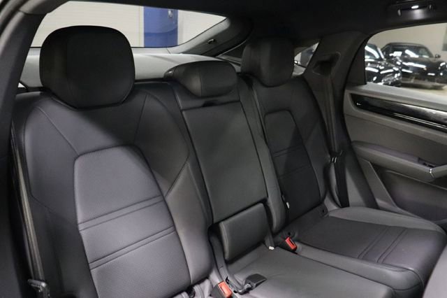 Used 2022 Porsche Cayenne Platinum Edition AWD/4WD image 20