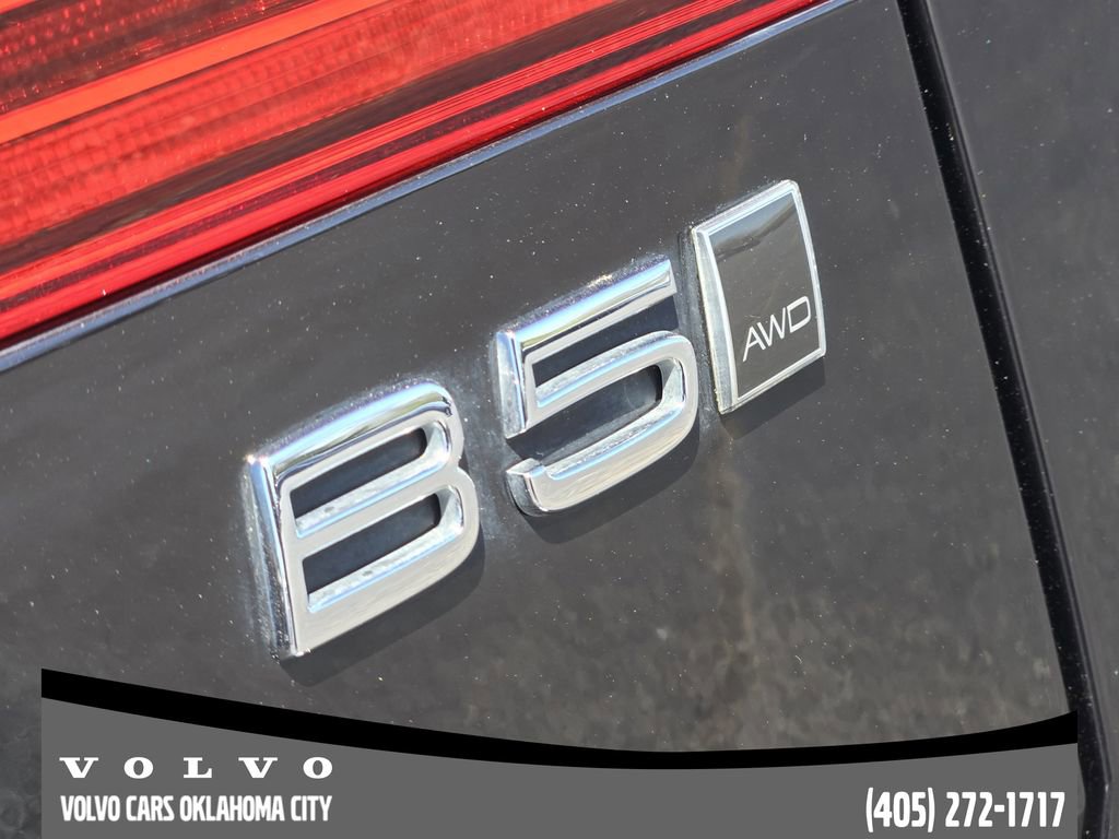 Certified 2024 Volvo XC60 B5 Ultimate w/ Protection Package Premier image 9