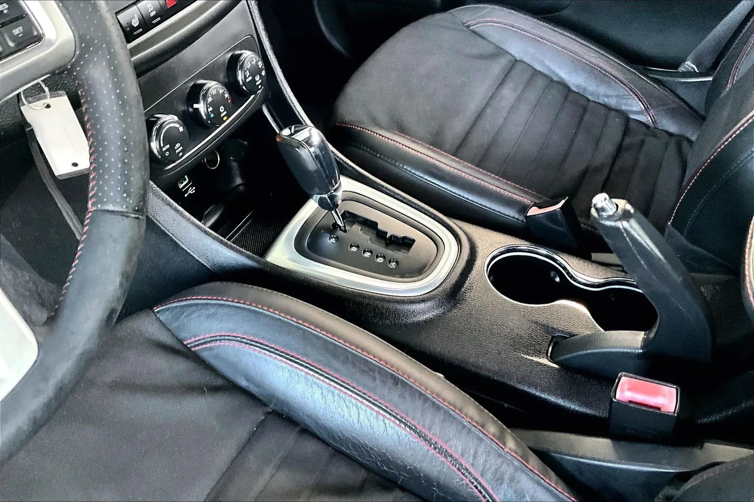 Used 2013 Dodge Avenger R/T FWD image 14