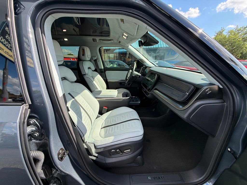 Used 2023 Rivian R1S Adventure image 39