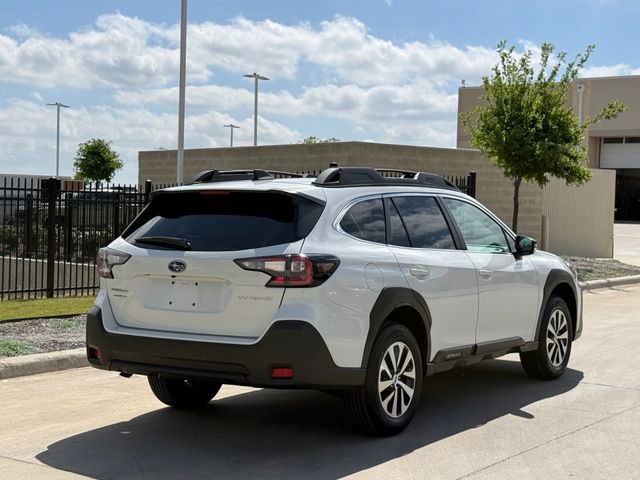 Used 2025 Subaru Outback Premium image 4