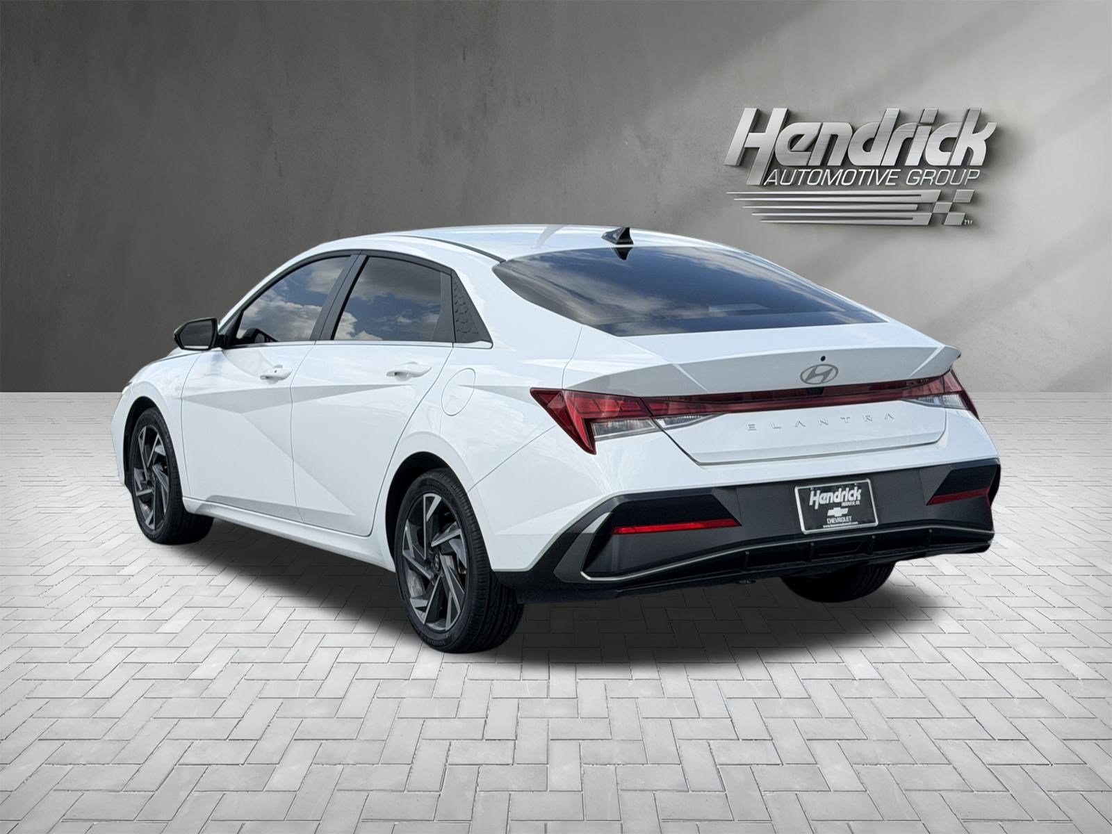 Used 2025 Hyundai Elantra SEL FWD image 9