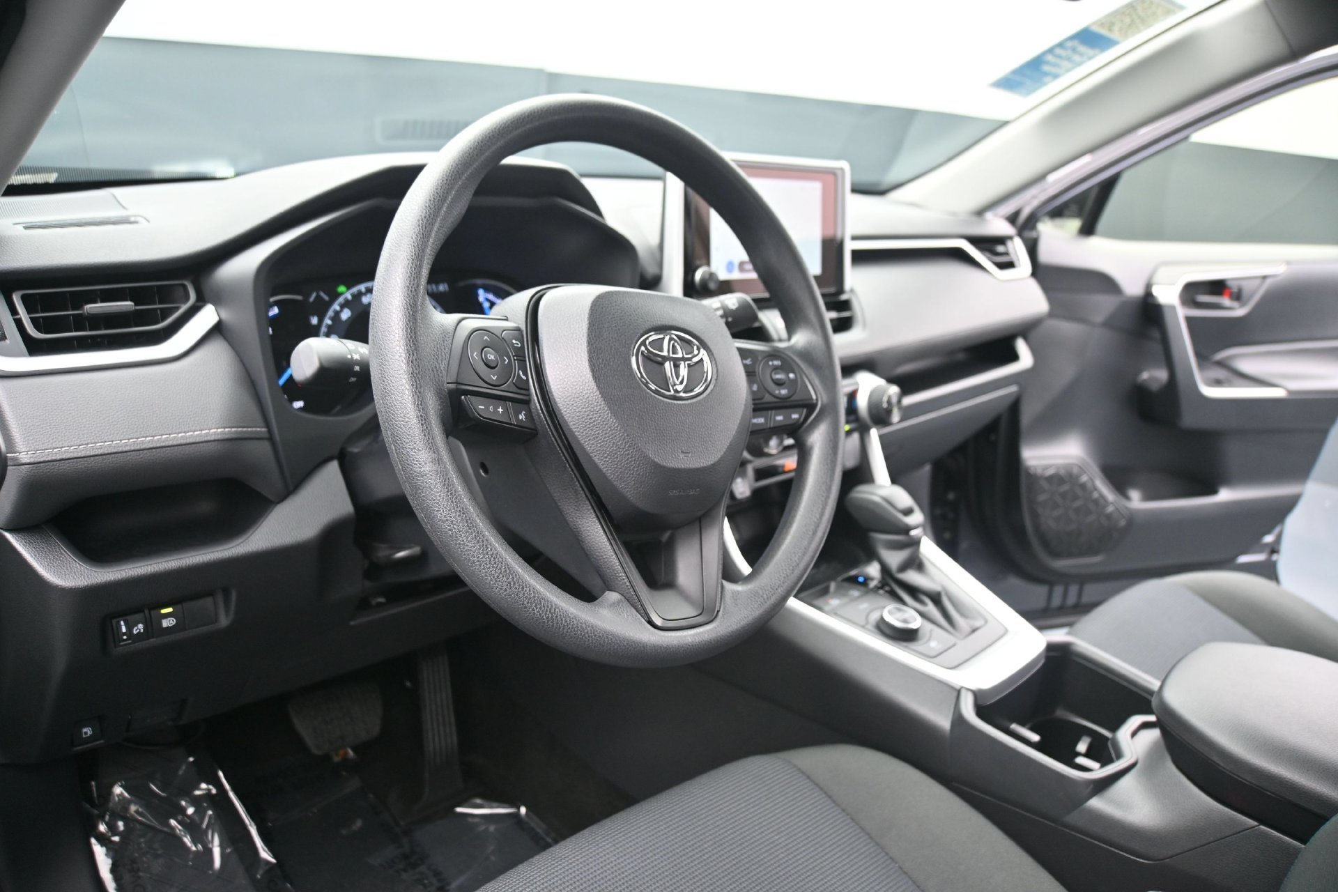 Used 2025 Toyota RAV4 LE AWD/4WD image 20