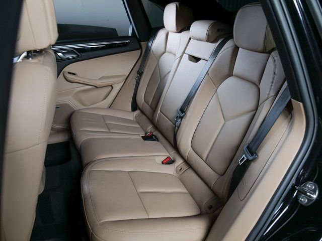 Certified 2025 Porsche Macan image 13