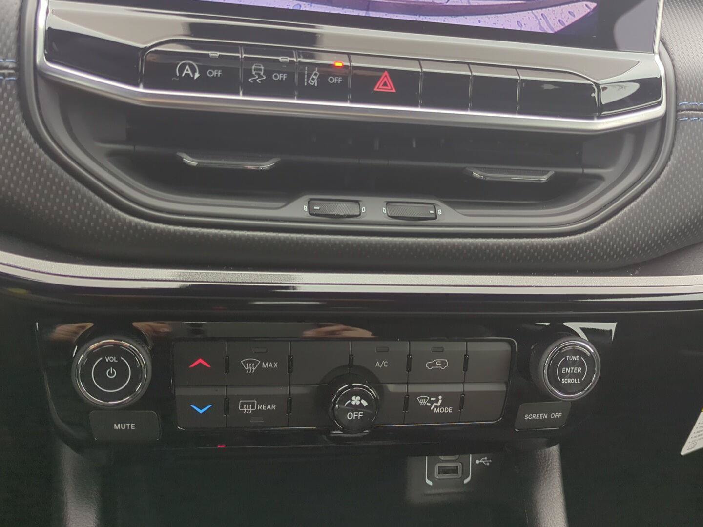 New 2026 Jeep Compass Latitude AWD/4WD image 25