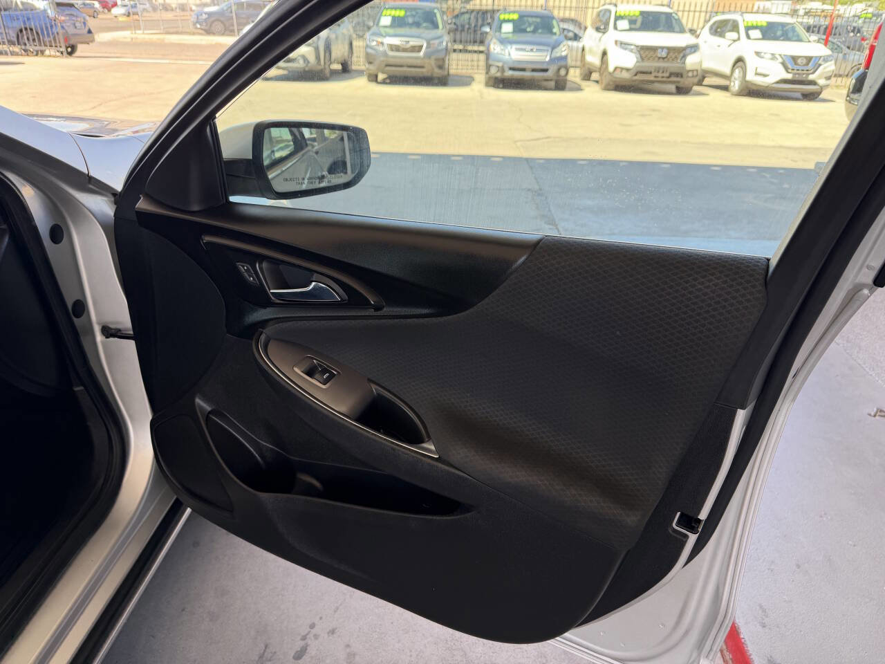 Used 2017 Chevrolet Malibu LT FWD image 13