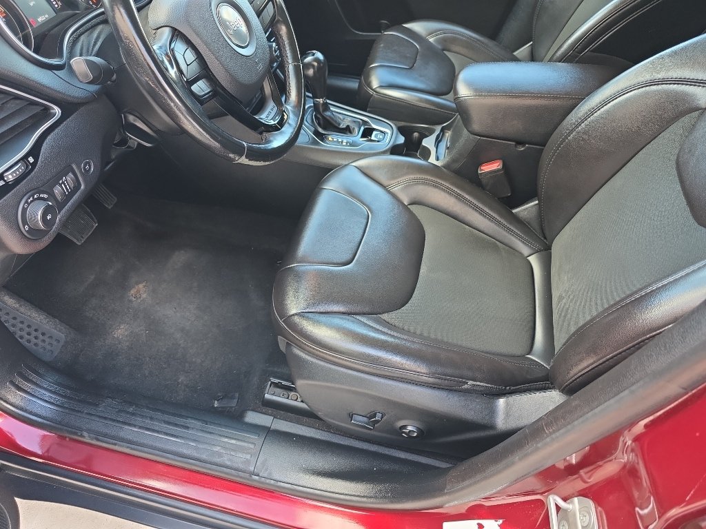 Used 2020 Jeep Cherokee Latitude Plus AWD/4WD image 14
