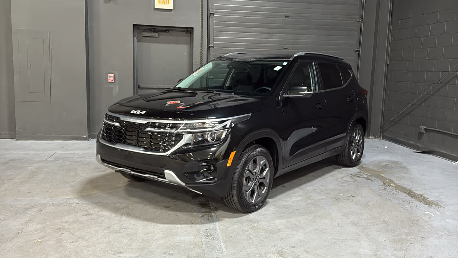 Used 2024 Kia Seltos S AWD/4WD image 3