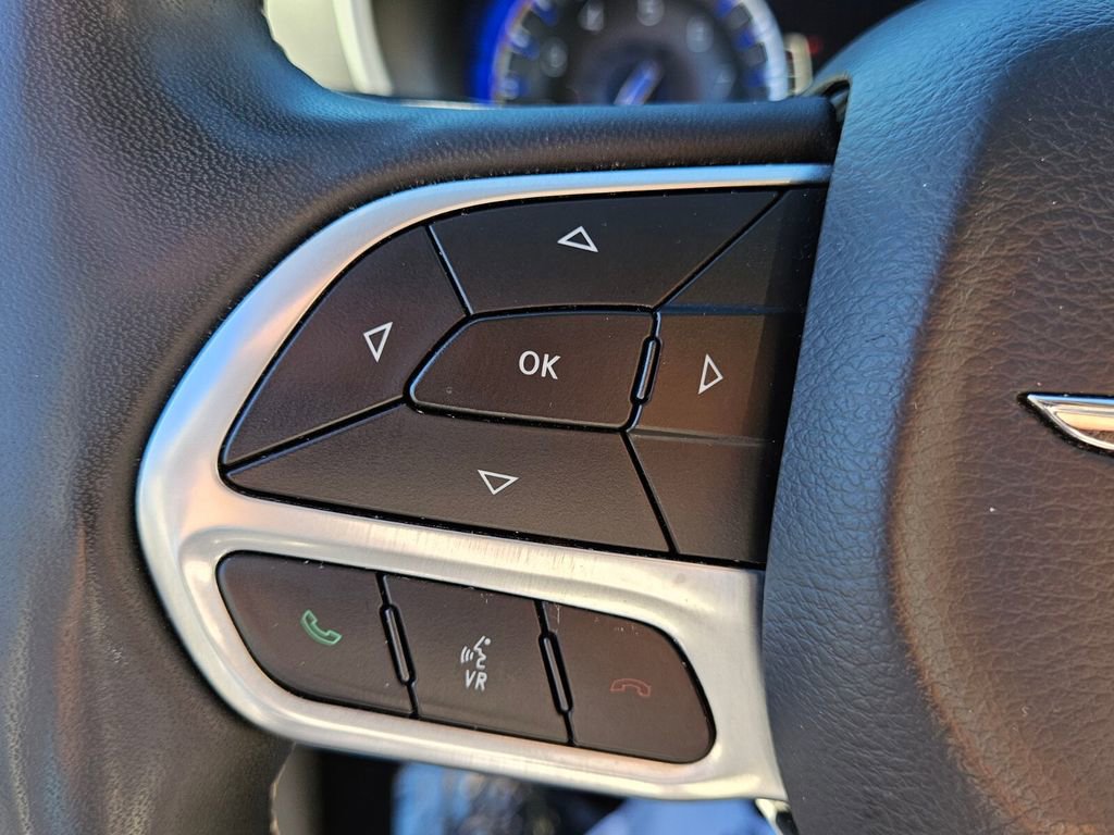 Used 2023 Chrysler Pacifica Touring-L image 24