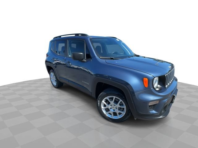 Used 2022 Jeep Renegade Latitude w/ Convenience Group AWD/4WD image 2
