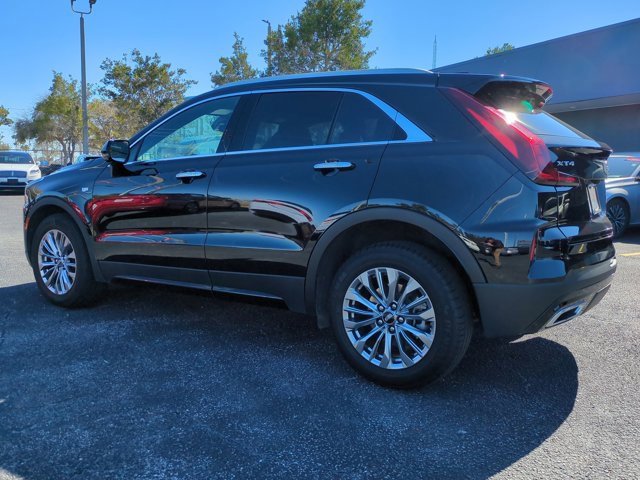 Used 2025 Cadillac XT4 Premium Luxury image 7