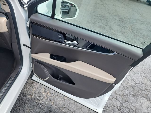Used 2023 Lincoln Nautilus FWD image 12