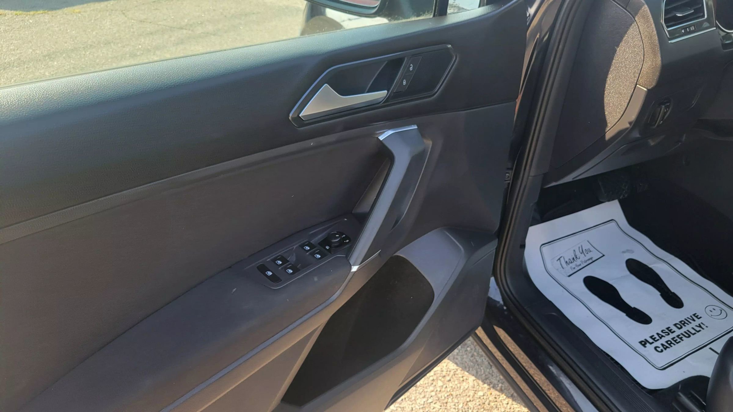 Used 2018 Volkswagen Tiguan S image 14