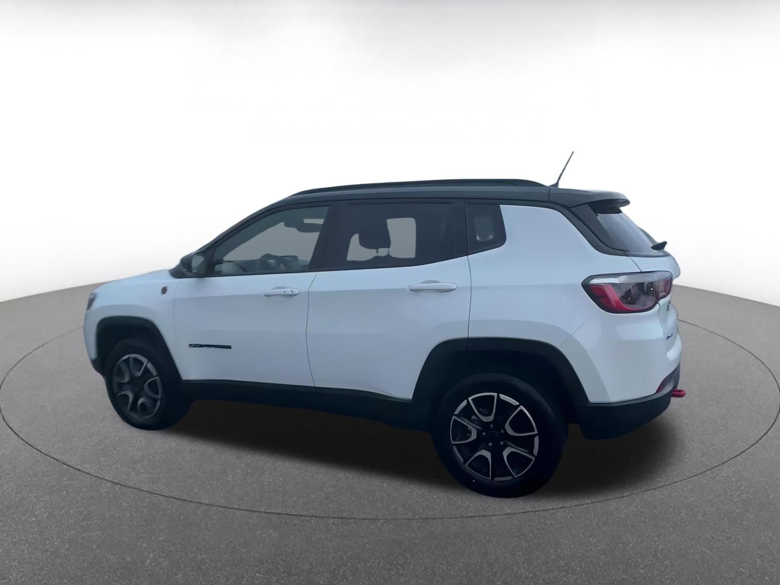 Used 2025 Jeep Compass Trailhawk image 10
