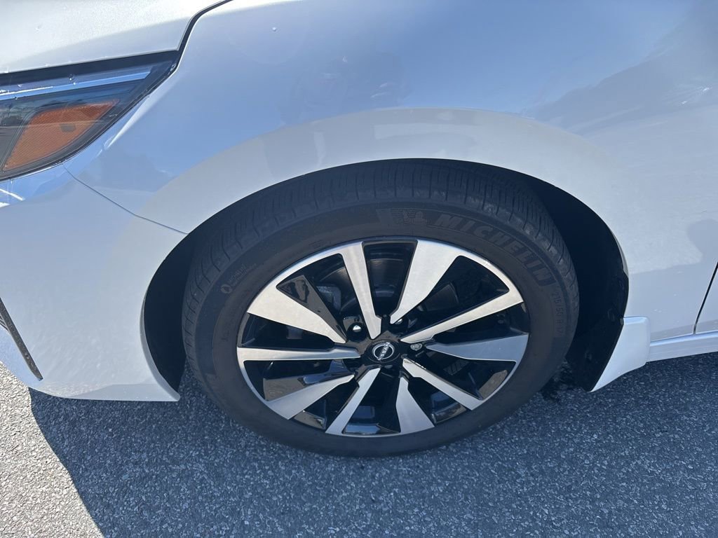 Used 2024 Nissan Sentra SV w/ SV Premium Package FWD image 9