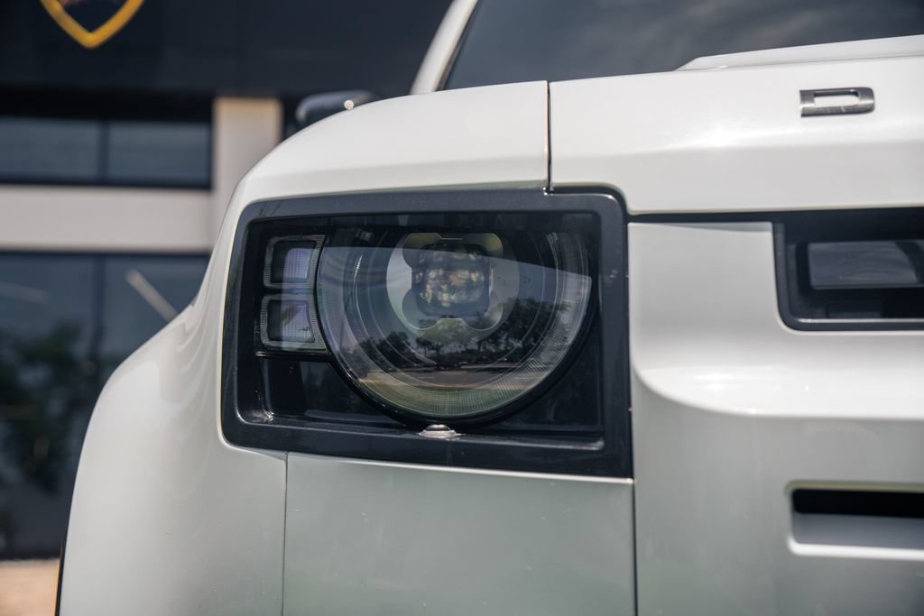 Used 2024 Land Rover Defender 130 X-Dynamic SE AWD/4WD image 9
