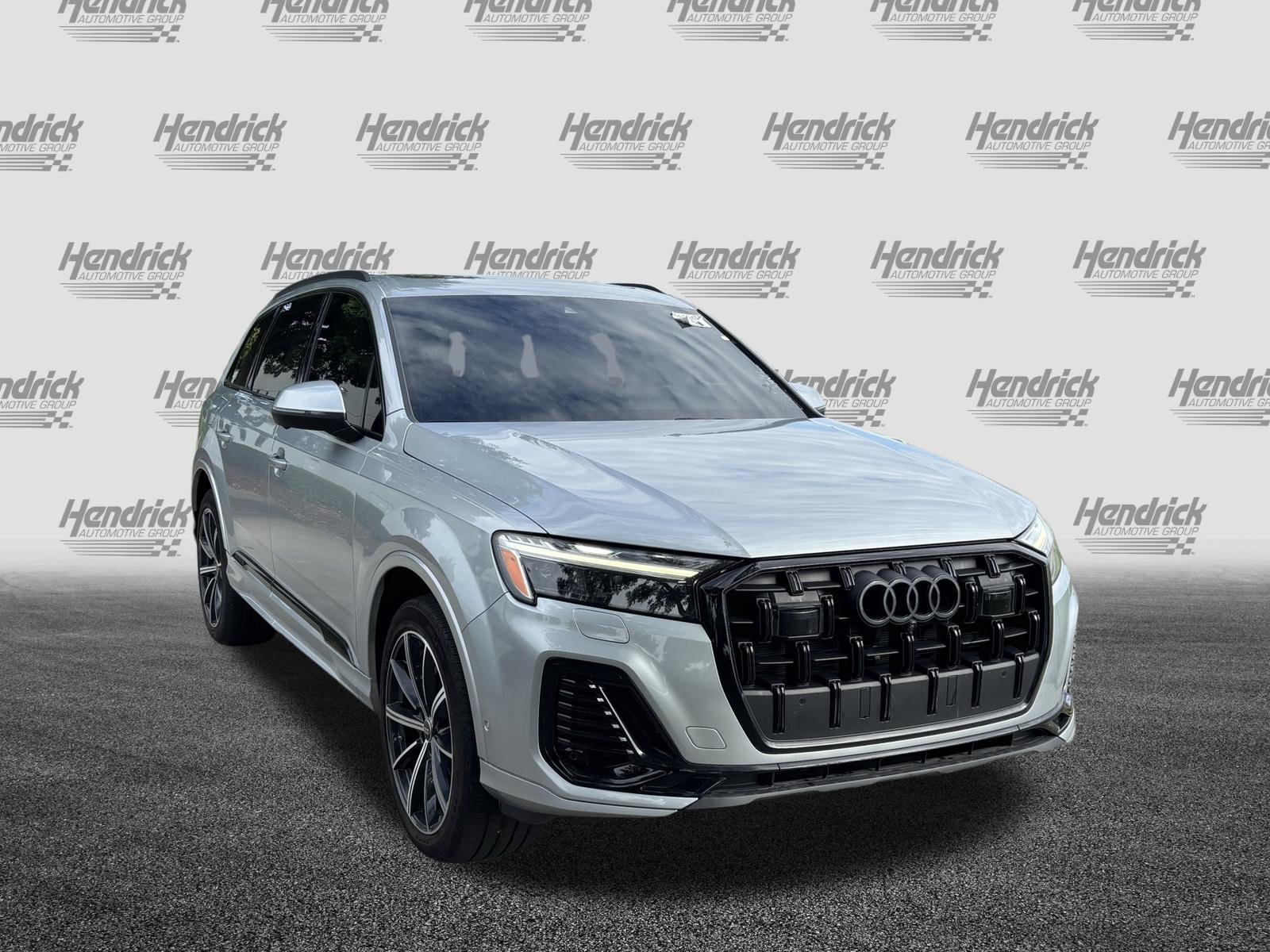 Used 2025 Audi Q7 2.0T Premium Plus w/ Premium Plus Package AWD/4WD image 2