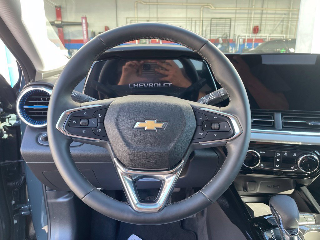 New 2026 Chevrolet Trax LT w/ Sunroof Package FWD image 16