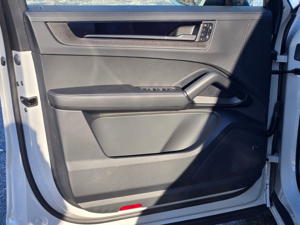 New 2026 Porsche Cayenne GTS image 17