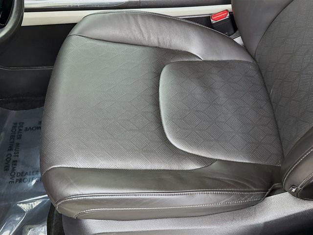 Used 2022 Kia Carnival EX image 20