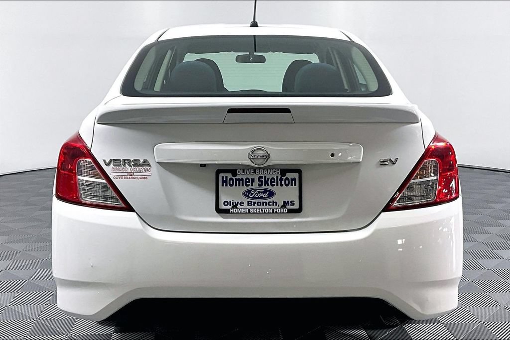 Used 2019 Nissan Versa SV FWD image 4