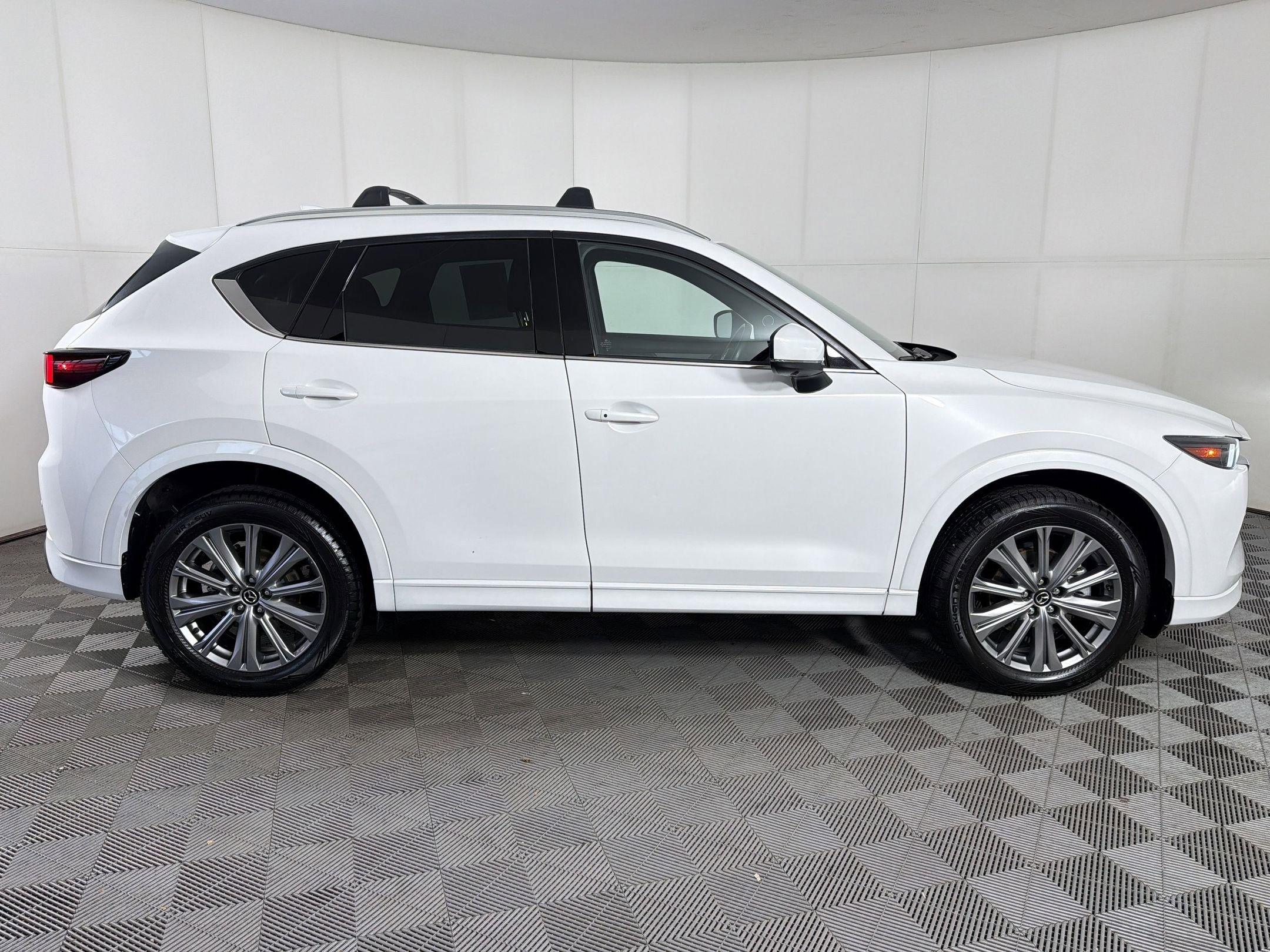 Used 2023 MAZDA CX-5 Signature image 8