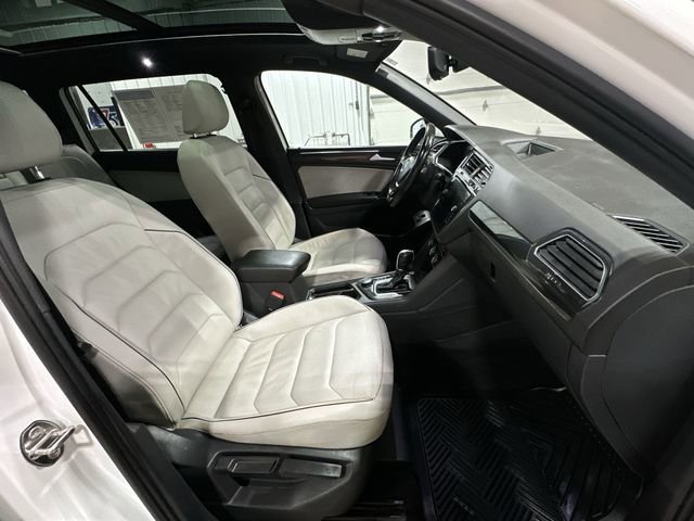 Used 2018 Volkswagen Tiguan SEL Premium w/ R-Line Package AWD/4WD image 30
