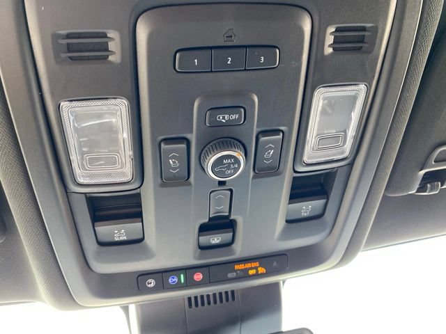 Used 2024 GMC Yukon AT4 w/ Technology Package AWD/4WD image 28