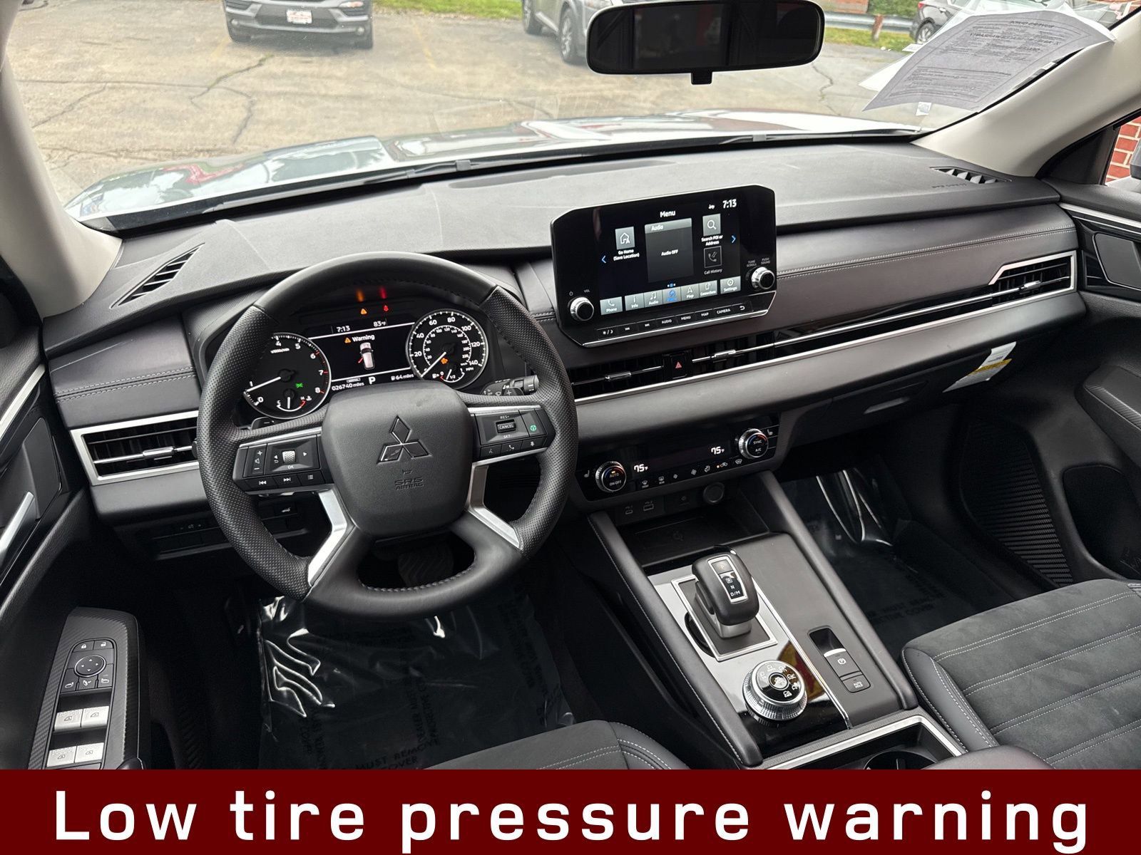 Used 2024 Mitsubishi Outlander SE image 15