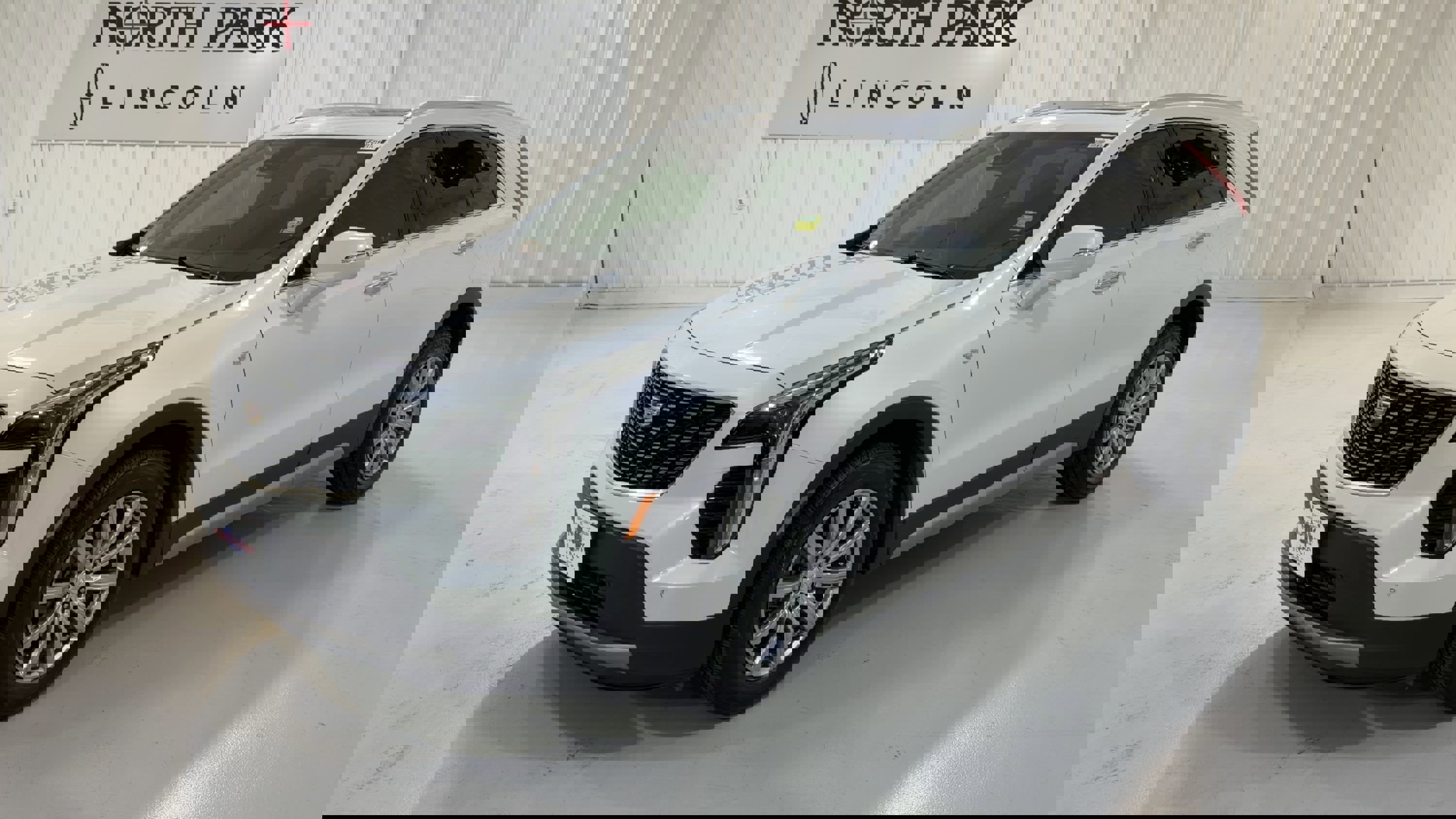 Used 2023 Cadillac XT4 Premium Luxury FWD image 5