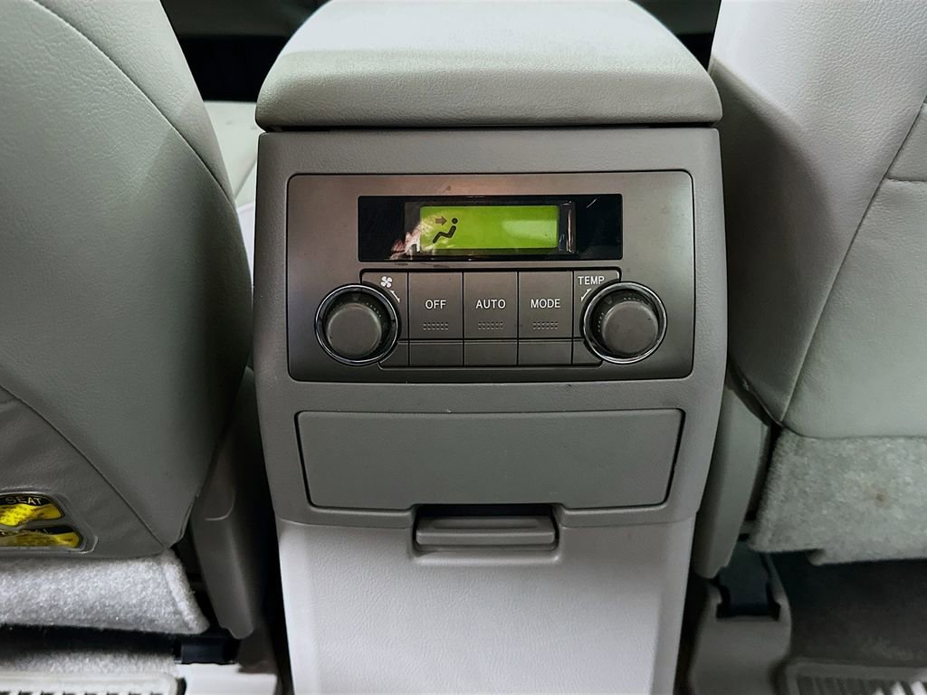 Used 2010 Toyota Highlander Limited AWD/4WD image 32