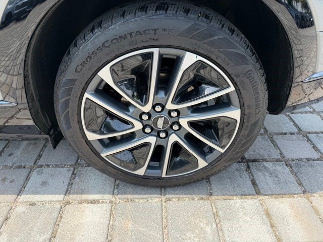 Certified 2025 Cadillac Optiq Sport 2 w/ LPO, Floor Liner Package AWD/4WD image 12