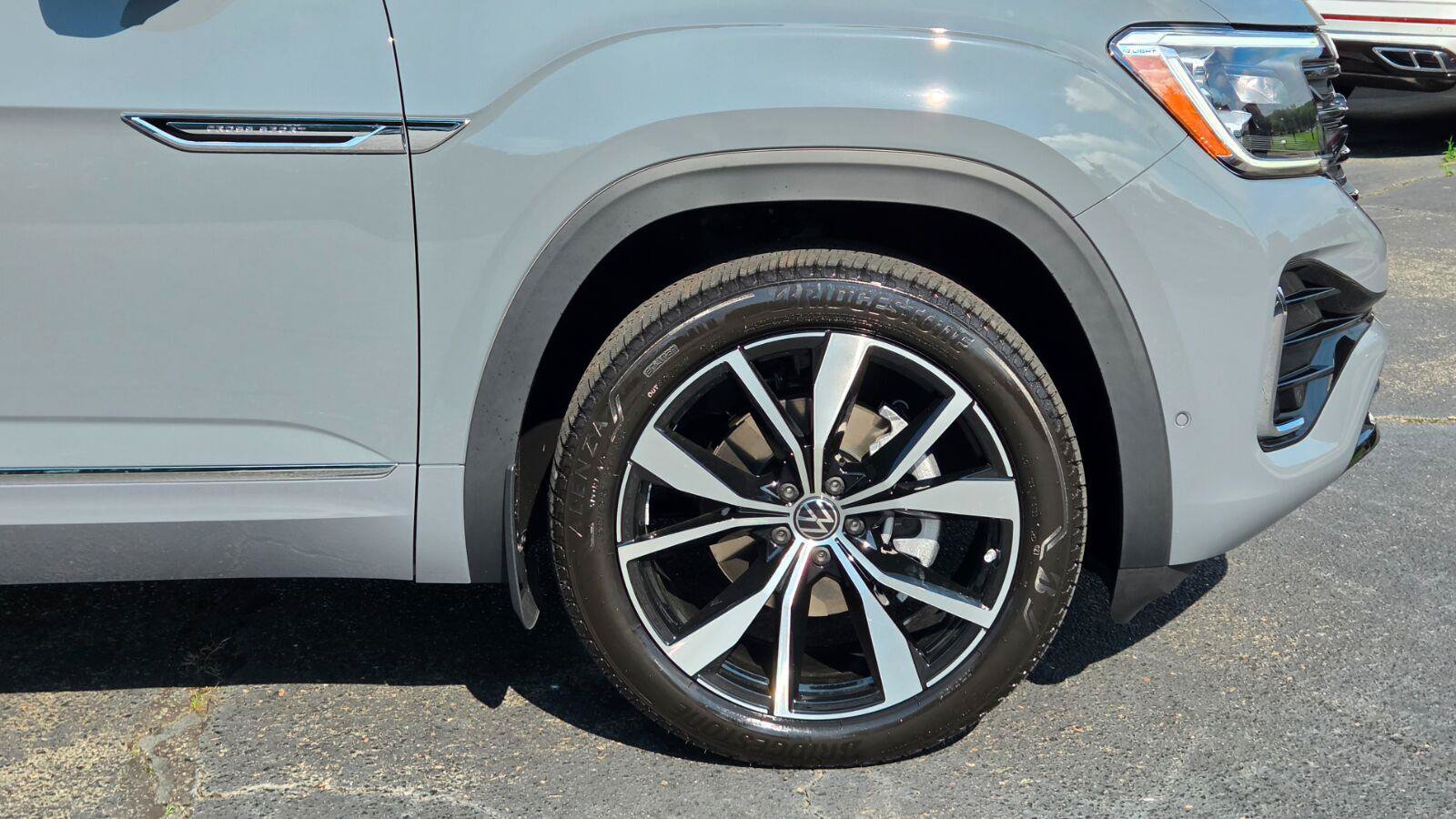 New 2026 Volkswagen Atlas Cross Sport SEL Premium R-Line AWD/4WD image 19