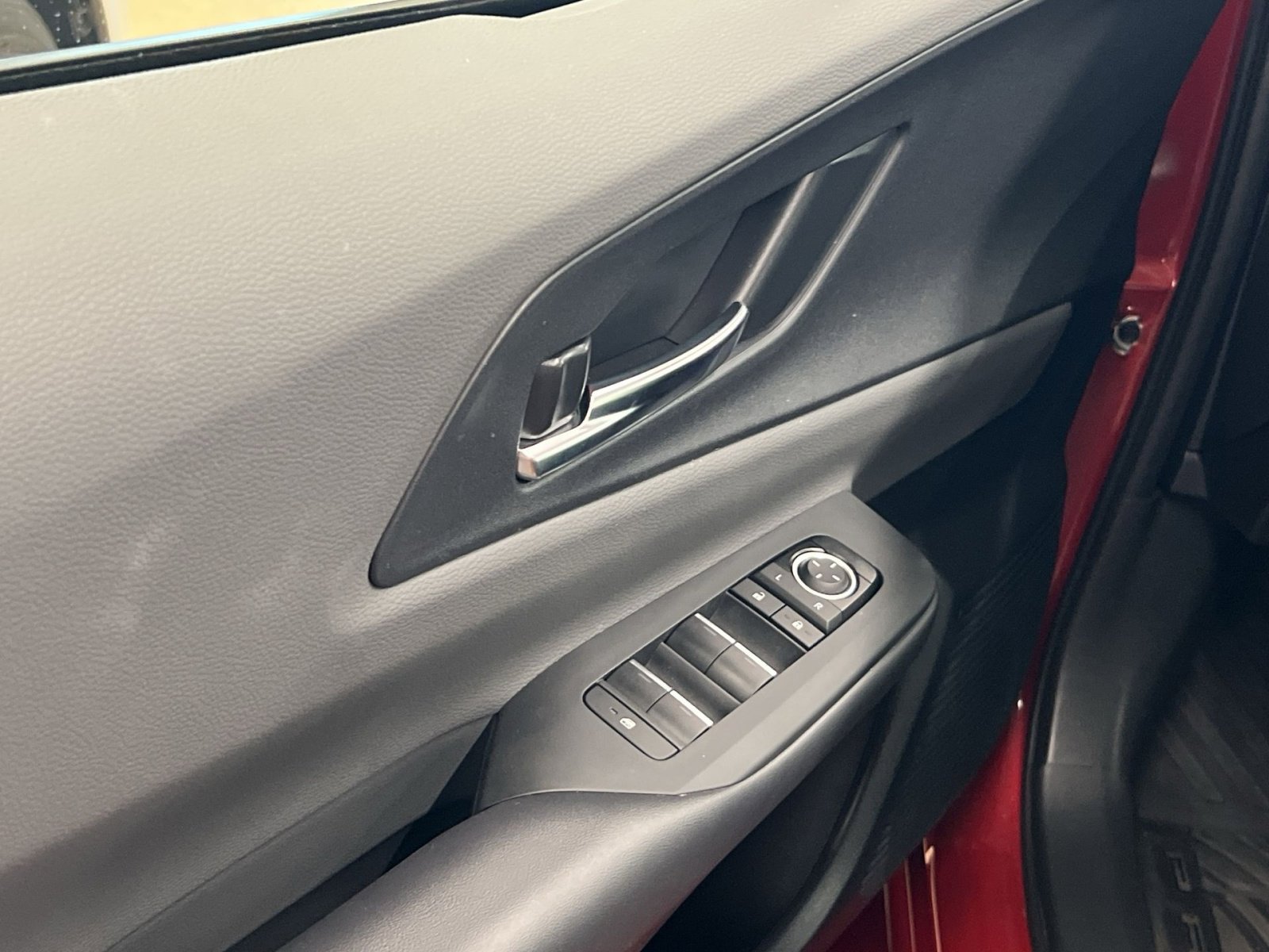 Used 2024 Toyota Prius XLE AWD/4WD image 13