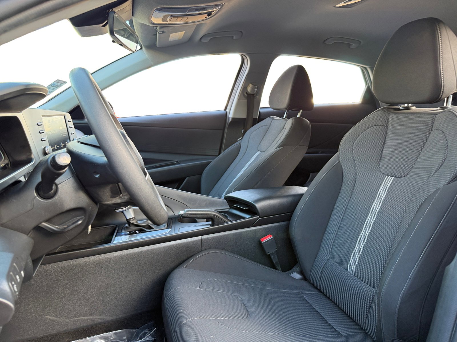 Used 2024 Hyundai Elantra SE image 9