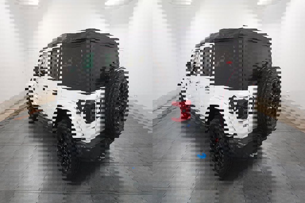 Used 2023 Jeep Wrangler Unlimited Sahara image 3