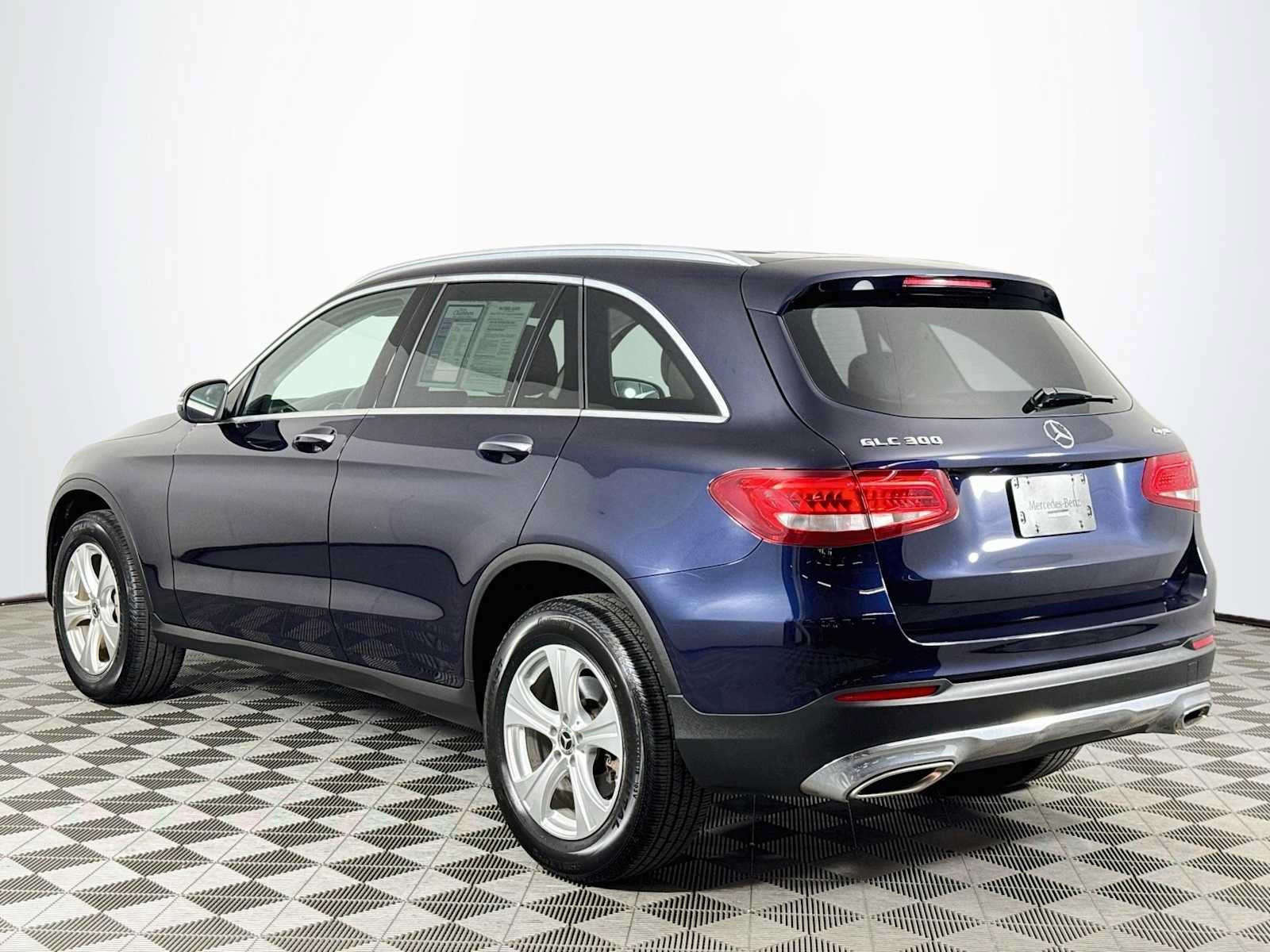 Used 2017 Mercedes-Benz GLC 300 4MATIC image 7