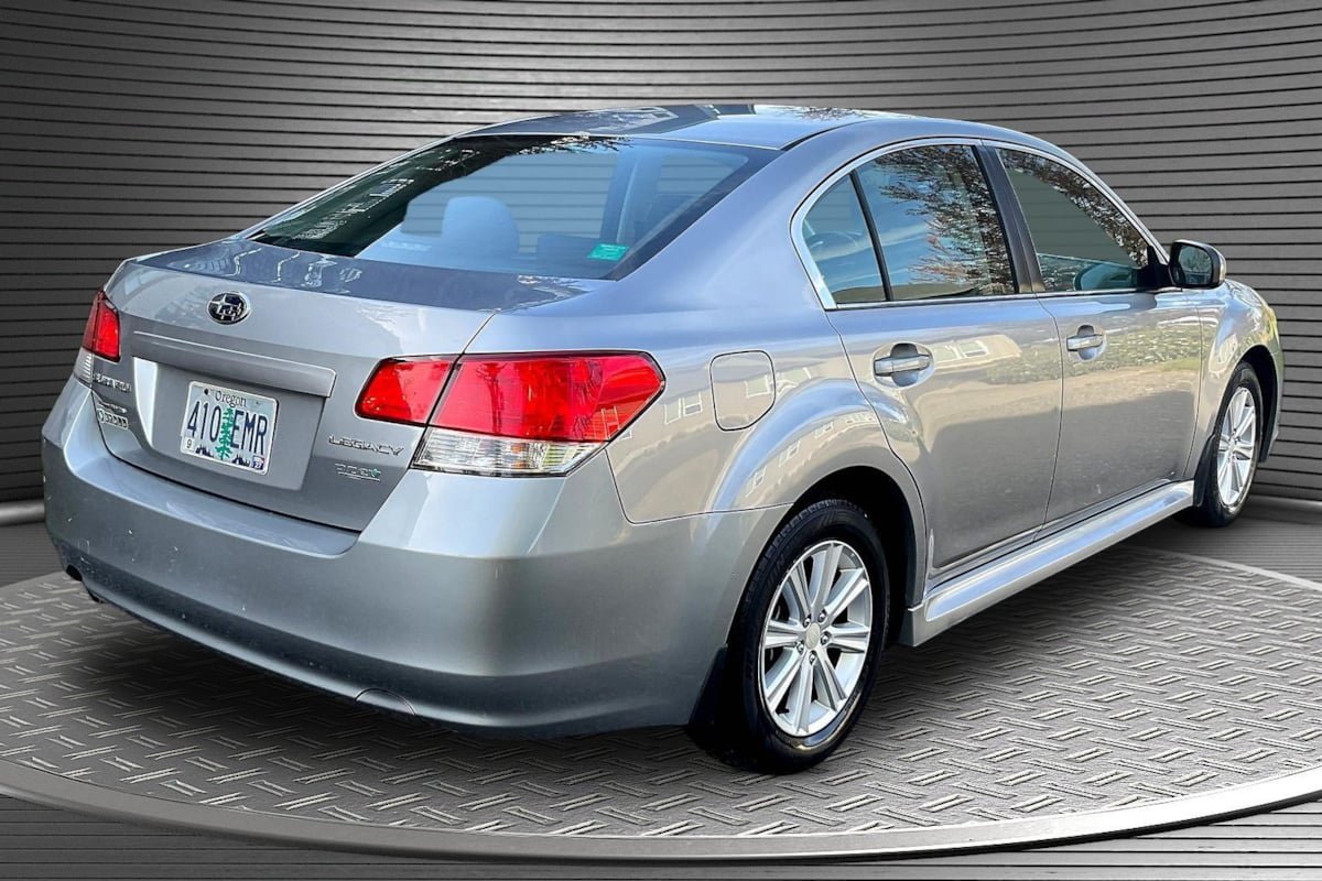 Used 2010 Subaru Legacy 2.5i Premium AWD/4WD image 6