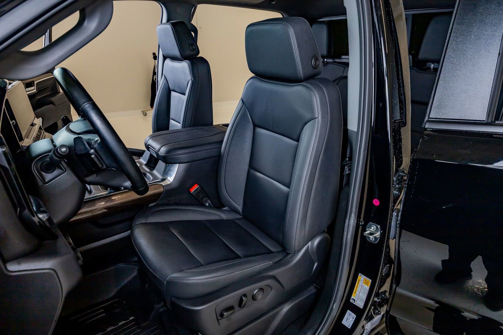 Used 2025 Chevrolet Silverado 1500 LT Trail Boss w/ Convenience Package II AWD/4WD image 30