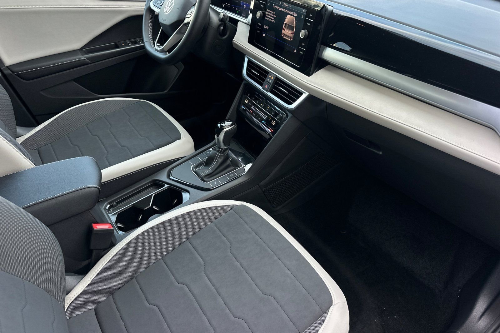 New 2026 Volkswagen Taos SE FWD image 16
