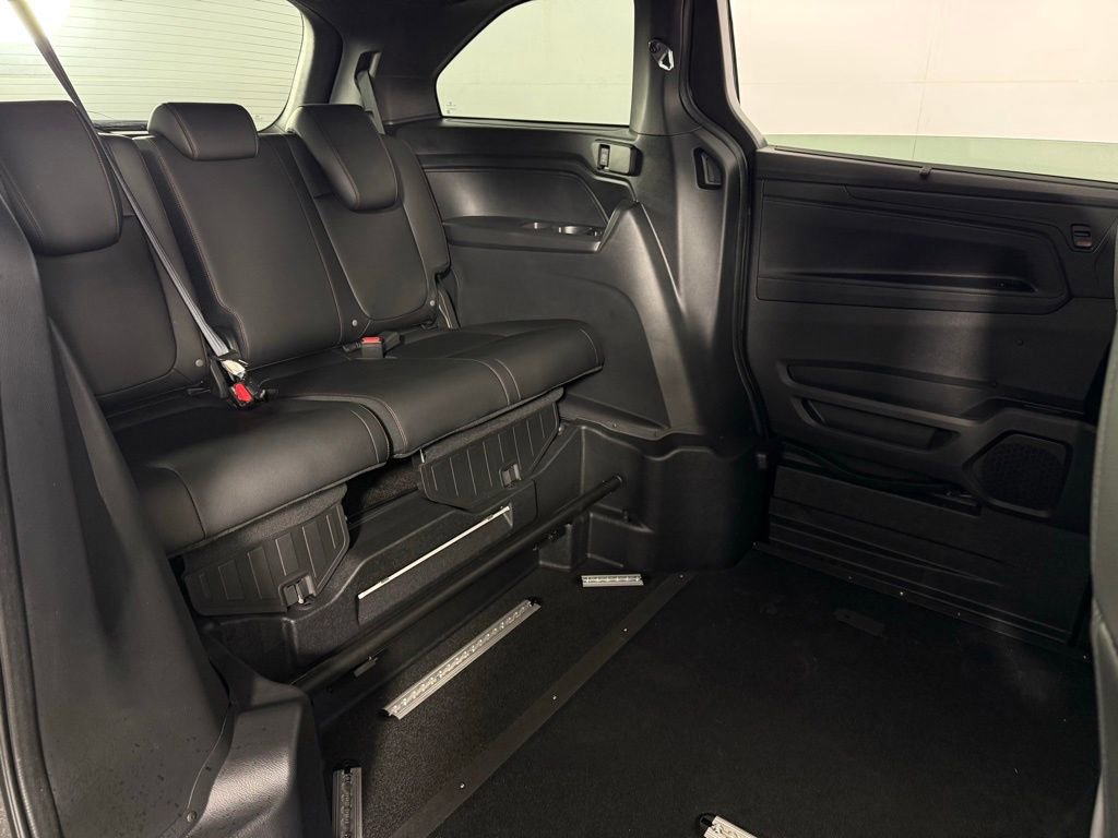 Used 2025 Honda Odyssey Sport-L image 15