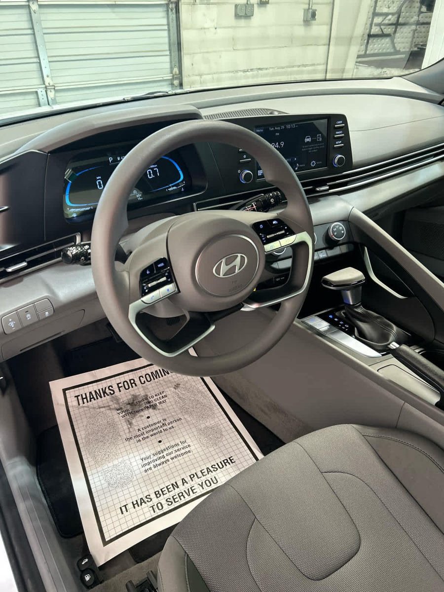 New 2026 Hyundai Elantra SE FWD image 9
