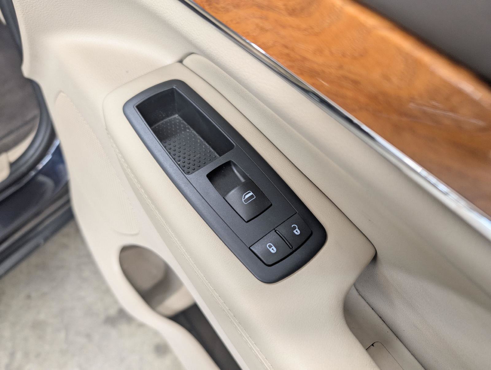 Used 2011 Jeep Grand Cherokee Overland AWD/4WD image 31