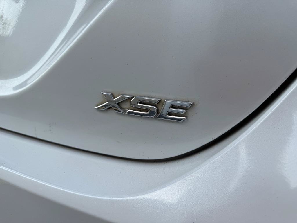 Used 2023 Toyota Camry XSE FWD image 9