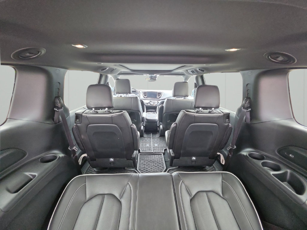 Used 2024 Chrysler Pacifica Limited w/ S Appearance Package FWD image 17