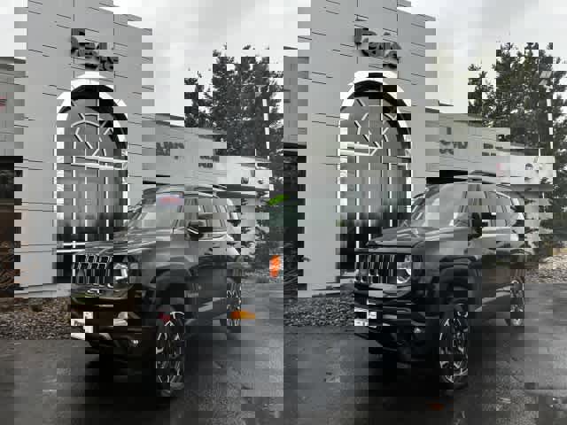 Used 2023 Jeep Renegade Latitude AWD/4WD image 1