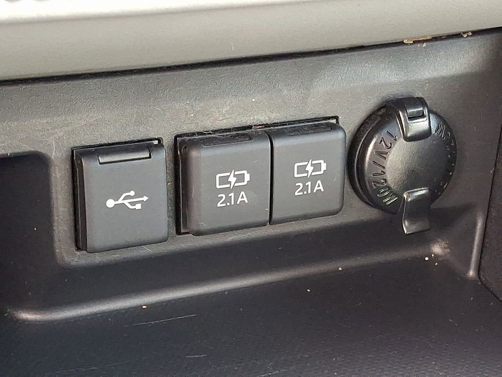Used 2020 Toyota Highlander XLE AWD/4WD image 27