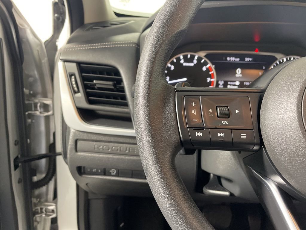 Used 2024 Nissan Rogue S FWD image 13